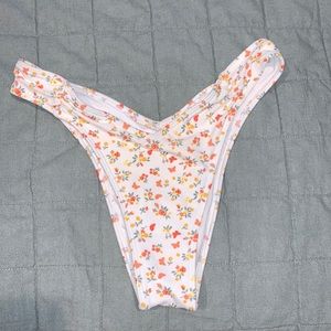 HOLLISTER CHEEKY BIKINI BOTTOM - Small